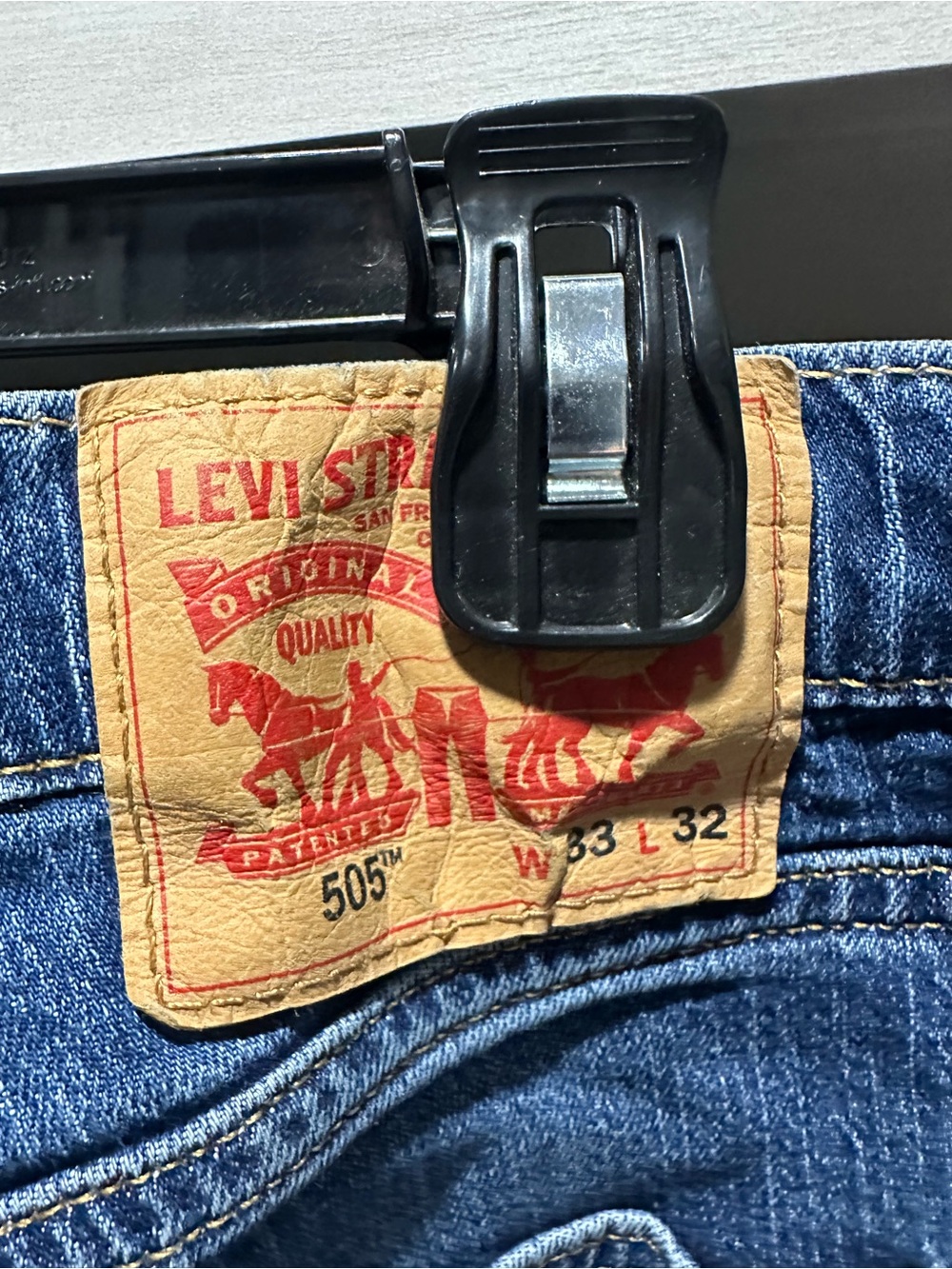 Levi's 505 33 x 32  Straight Men’s Jeans in Blue with Tan Patch